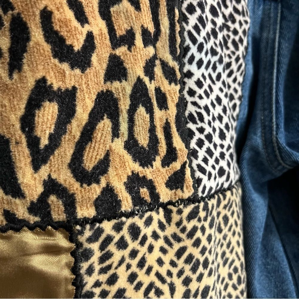 VINTAGE Tower Hill Sport Animal Print Patch Jean Jacket - Picture 8 of 9